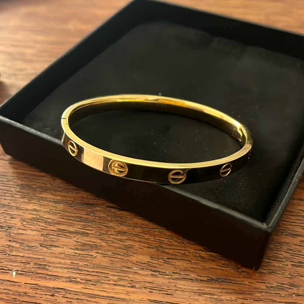 Imitation Cartier Love Bracelet